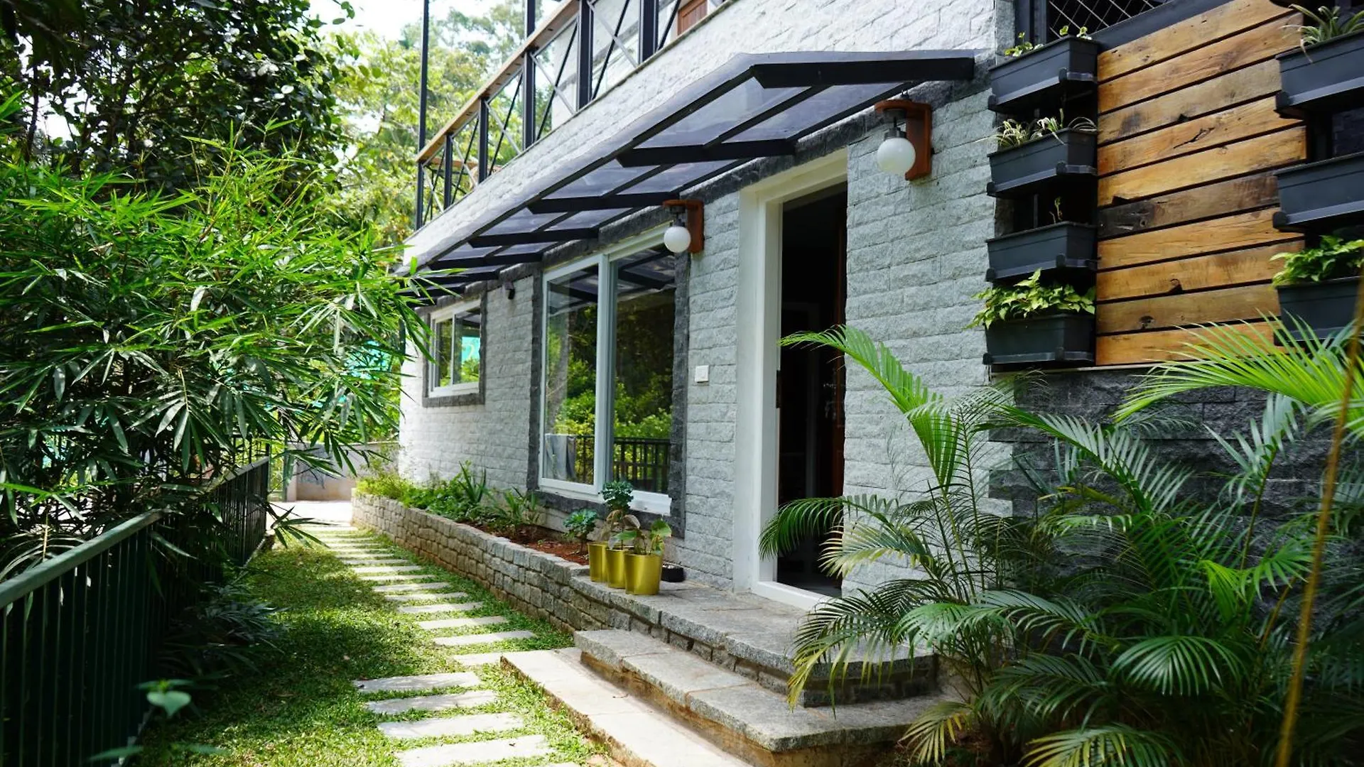 Homestay Kayyath Valley Munnar - Luxury Hillside Sanctuary Anachal