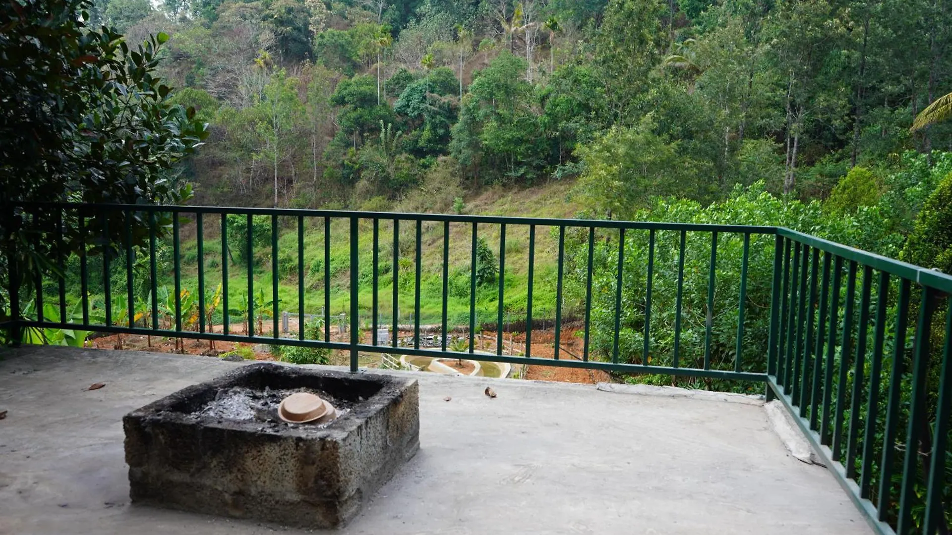 Homestay Kayyath Valley Munnar - Luxury Hillside Sanctuary Anachal